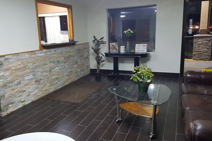 Americas Best Value Inn & Suites Harrisonville