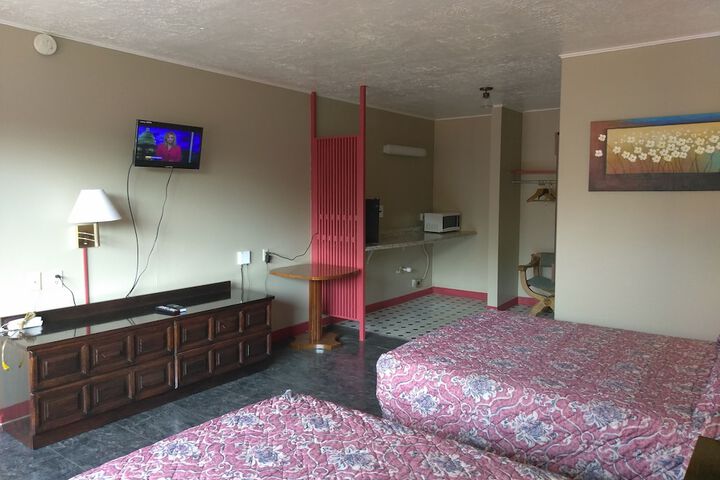 Longview Inn