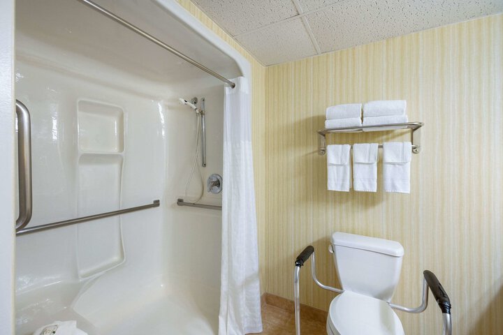 Room 25 of 35