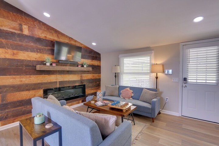 Harpers Ferry Home w / Private Pool & Hot Tub!