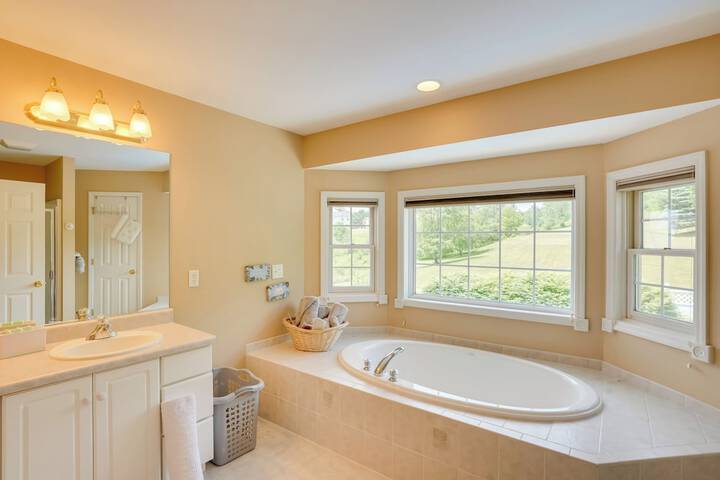 Expansive Upstate Home w / Home Theater!