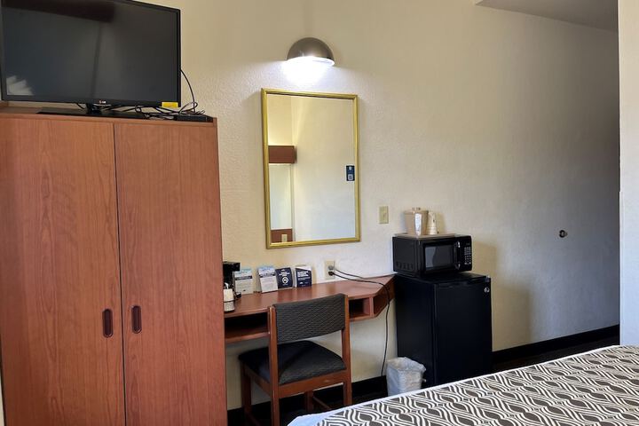 Room 27 of 53