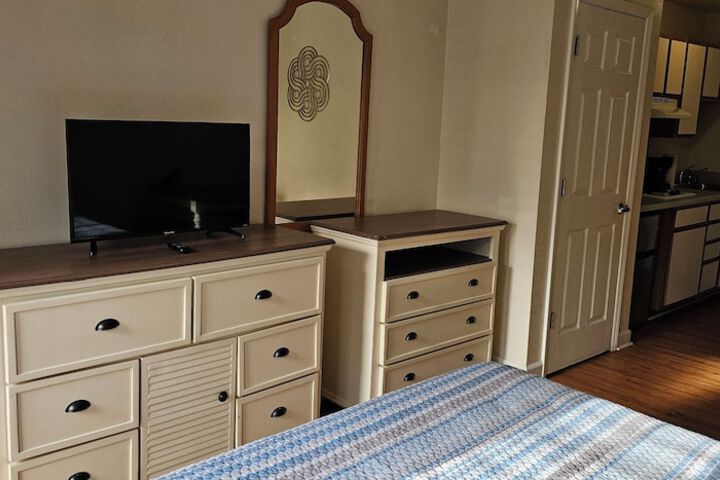 Room 33 of 34
