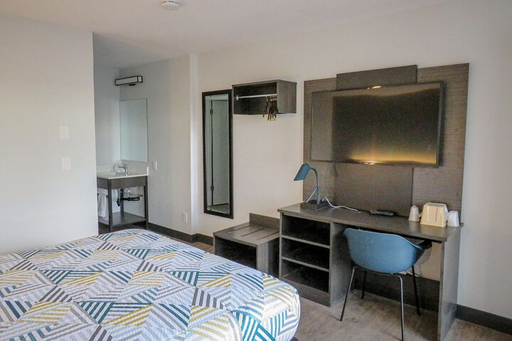 Room 25 of 37