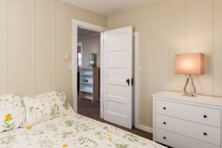 2BR Bay View Bungalow in Poulsbo by RedAwning