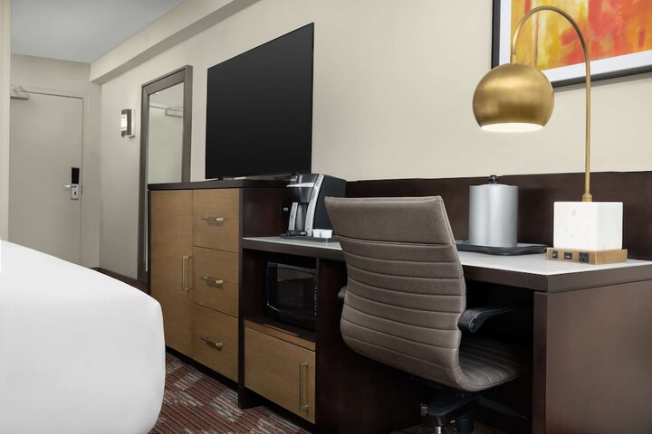 Room 19 of 38