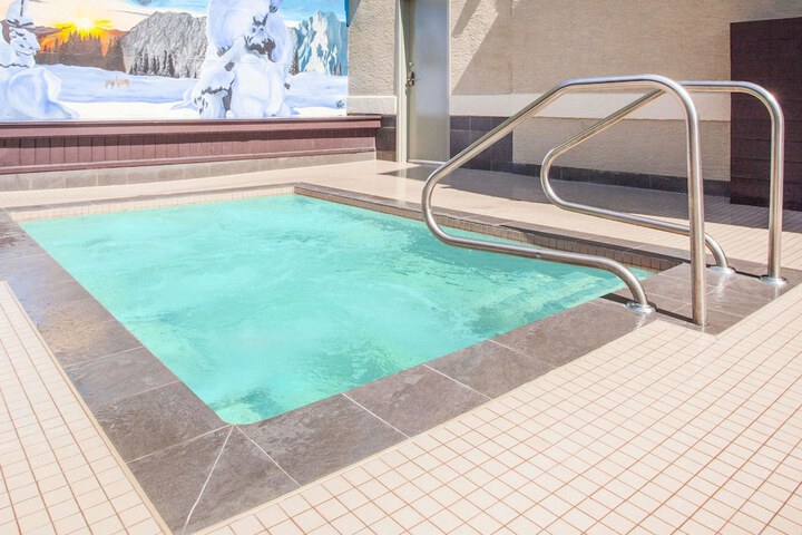 Pool 11 of 94