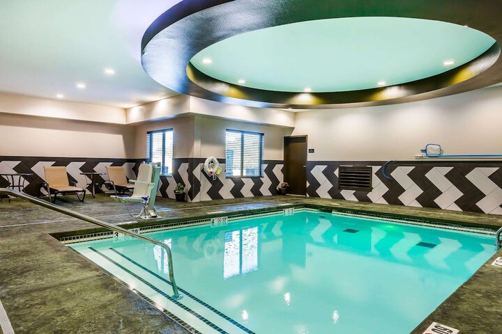 Comfort Inn & Suites Moore - Oklahoma City