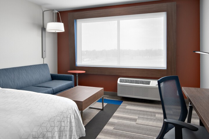 Holiday Inn Express & Suites Elkhorn - Lake Geneva Area by IHG