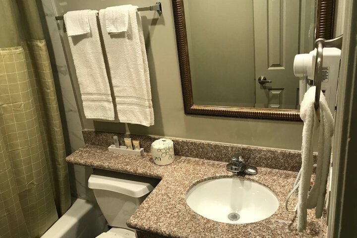 Room 25 of 28