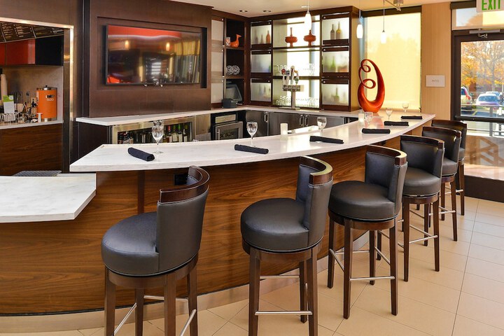 Lounge 61 of 68