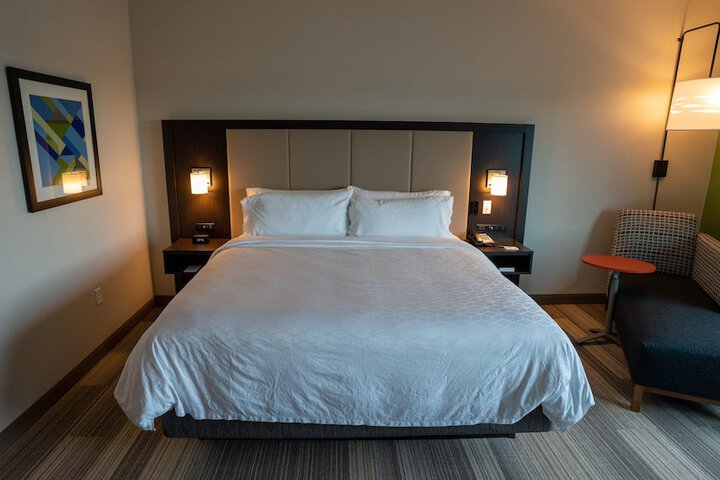 Room 11 of 48