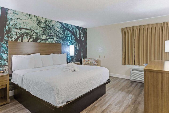Room 16 of 29