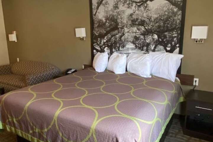 Room 9 of 30