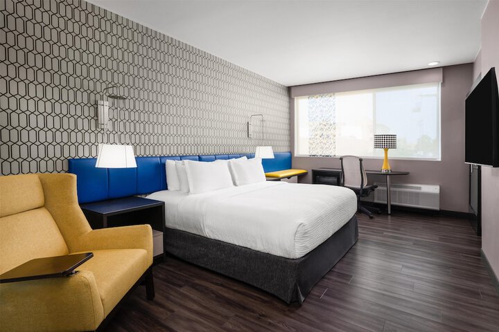 GLō Best Western Enid OK Downtown / Convention Center Hotel