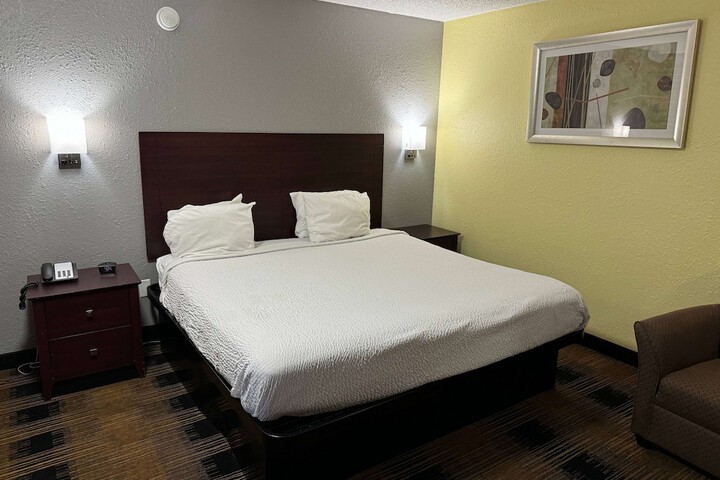 Room 9 of 26