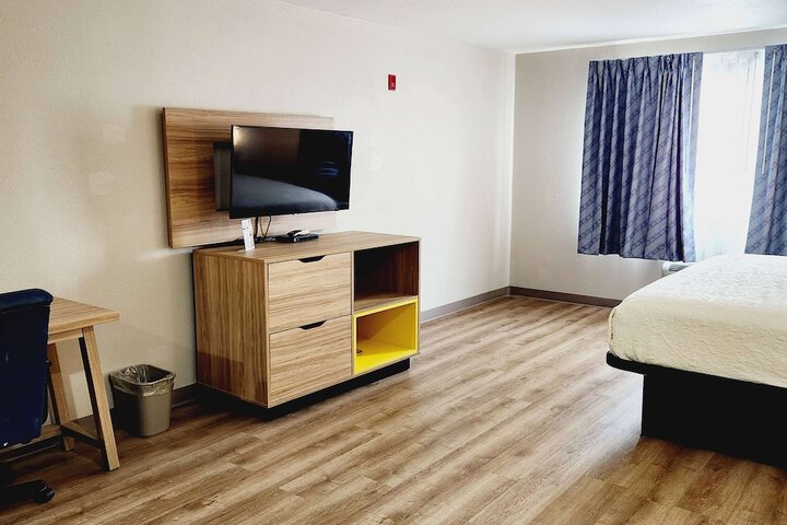 Room 28 of 32