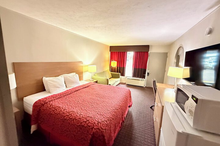 Days Inn by Wyndham Seymour