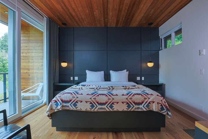 Duffin Cove Oceanfront Lodging