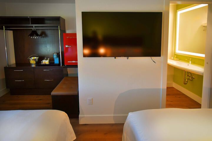 Room 13 of 22