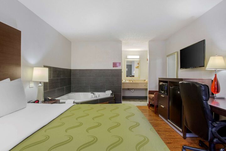 Room 6 of 39
