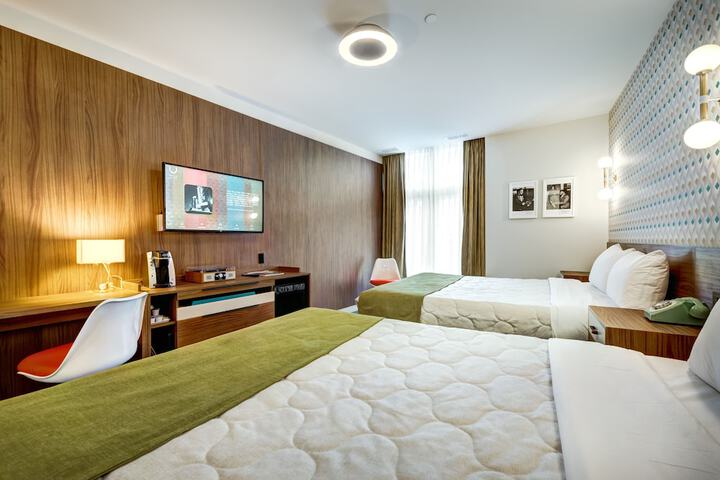 Room 25 of 40
