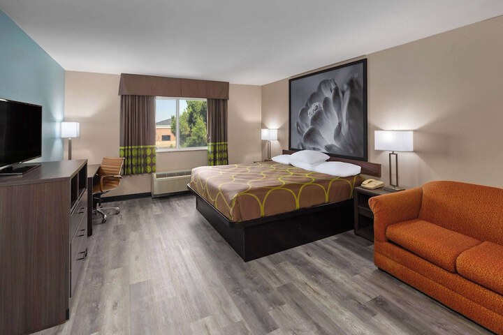 Super 8 by Wyndham Lubbock West