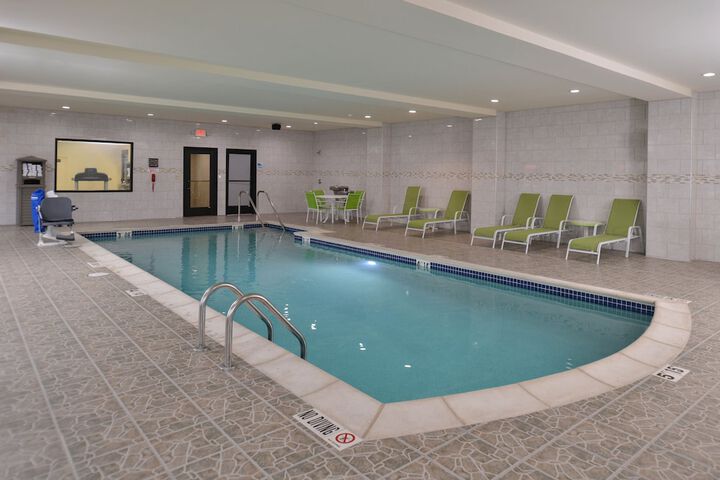 Holiday Inn Express & Suites Dearborn SW - Detroit Area by IHG