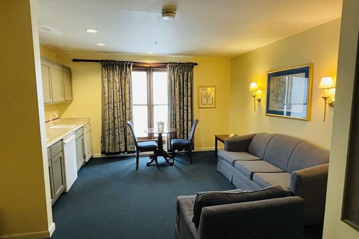 Room 9 of 35