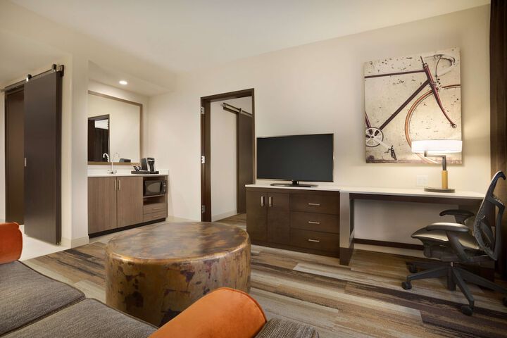 Room 21 of 37