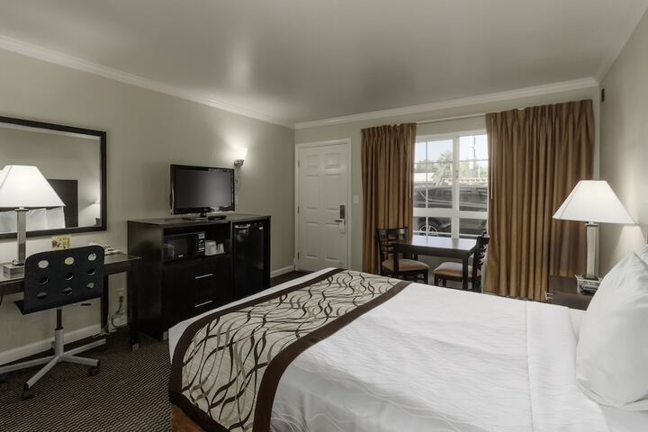 Room 18 of 40