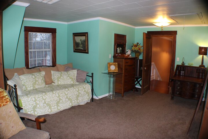 Room 50 of 66