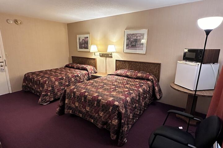 Room 10 of 14