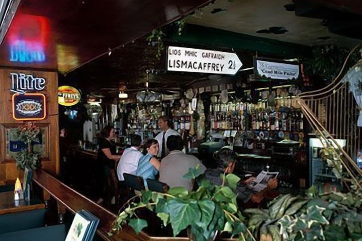 Lounge 35 of 40