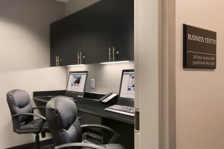 Business Center 63 of 66