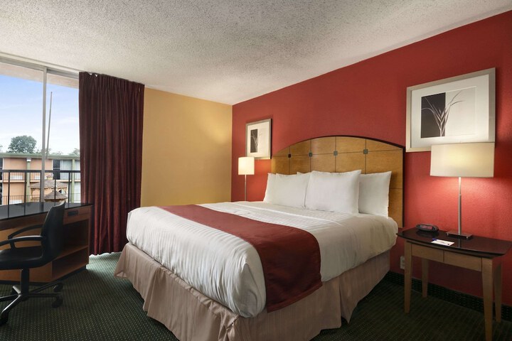 Room 10 of 22