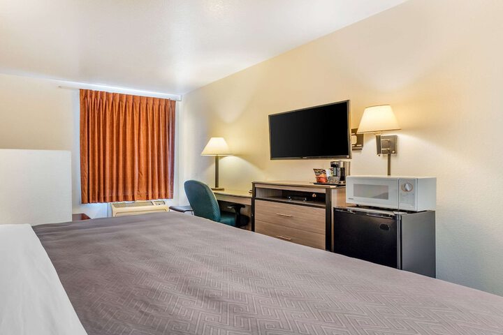 Room 10 of 36