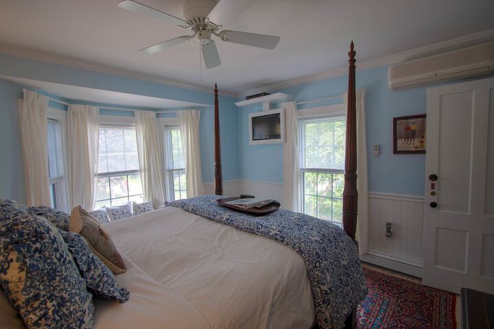 Room 118 of 200