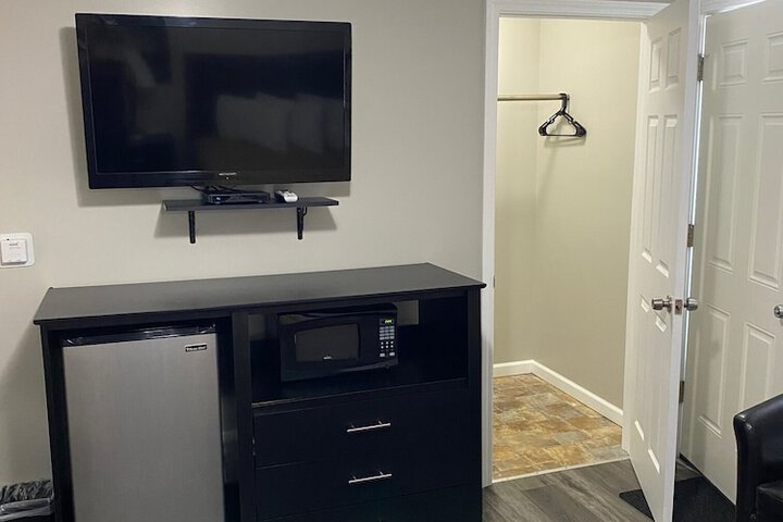 Room 8 of 11