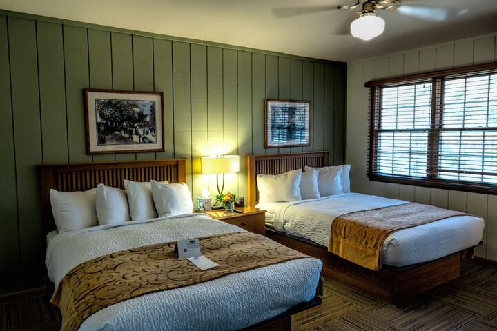 Room 4 of 9