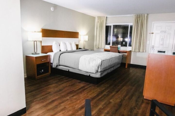 Room 33 of 43