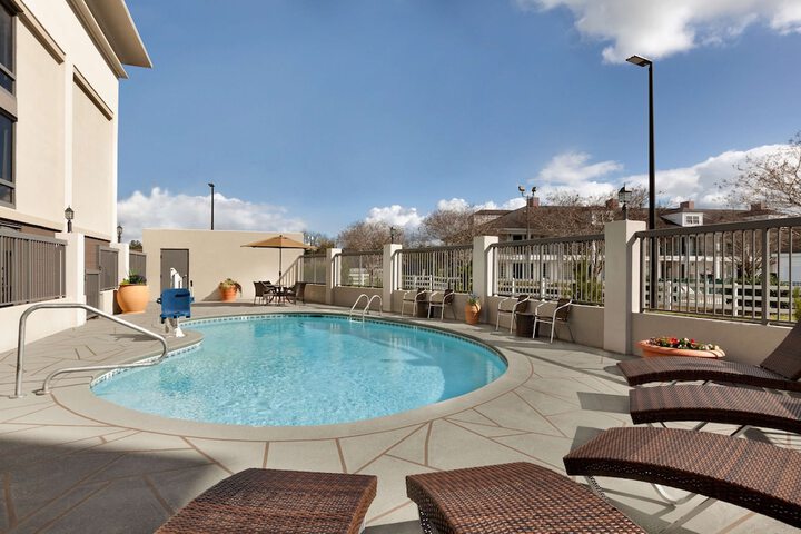 Pool 4 of 22