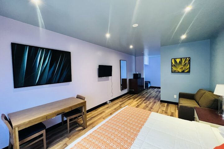 Room 17 of 27