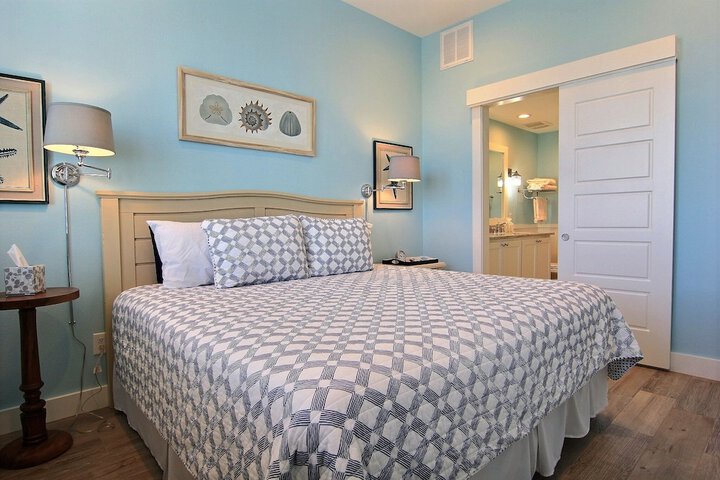 Room 12 of 18