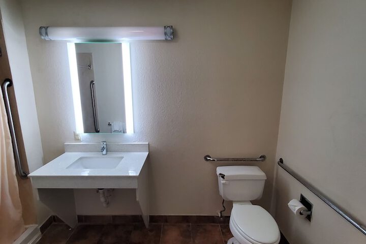 Room 13 of 30