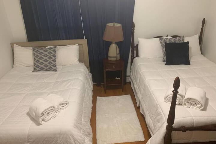 Family 3-bedroom home (2nd floor near EWR / Outlet)