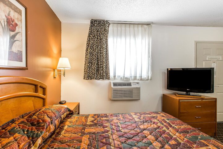 Room 33 of 33