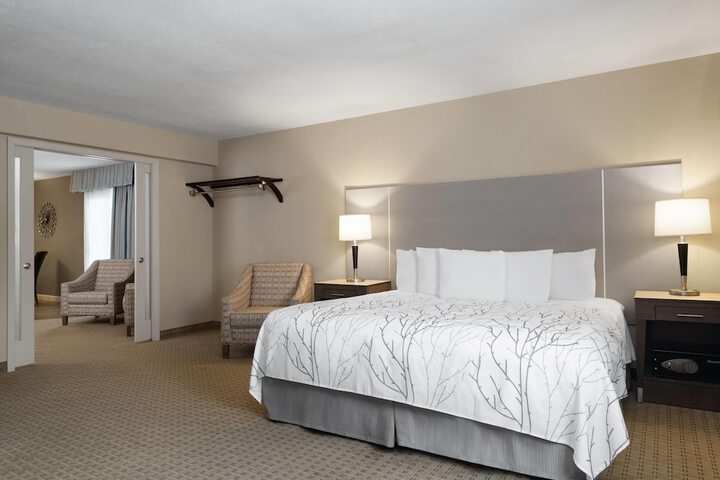 Eastland Suites Hotel & Conference Center Trademark by Wyndham