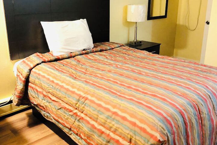 Room 53 of 60