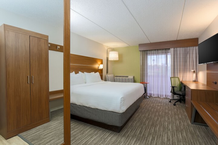 Room 10 of 50
